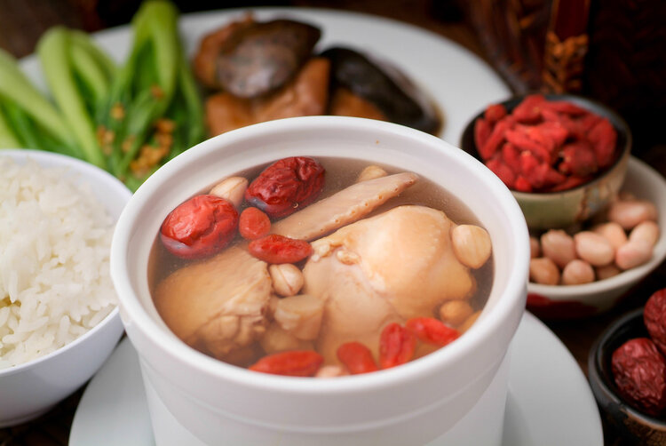 鸽子肉是肿瘤的“发物”？错！不想癌细胞恶化，少吃4类食物