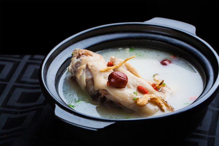 鸽子肉是肿瘤的“发物”？错！不想癌细胞恶化，少吃4类食物