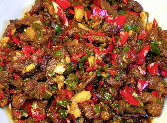 牛肉这么做真的太费米饭了，香辣过瘾又下饭，学会了你就是大厨