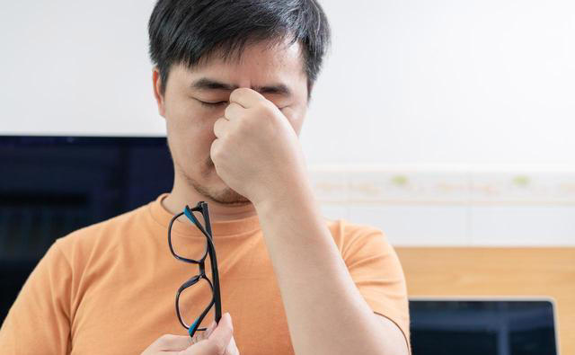 脑梗来前，眼睛先报信！医生提醒：有这4种异常，要尽快做检查