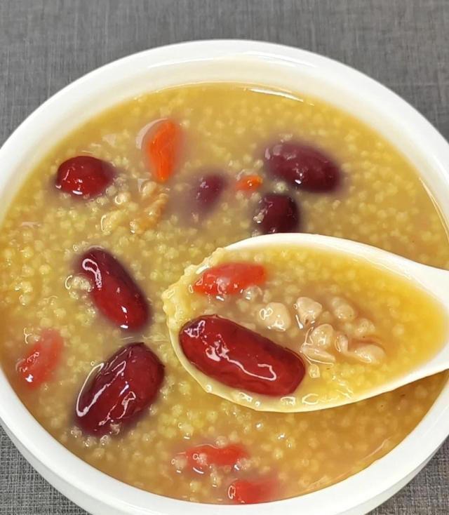 大脑最爱的8种食物，锌含量丰富，建议多做给家人吃，增强免疫力