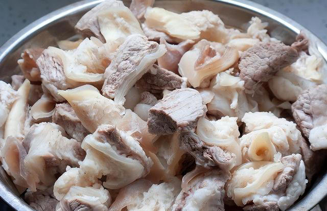 炖牛肉时，加入这3样东西，半个小时就炖熟，软烂入味更可口