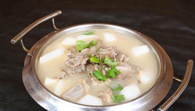 炖牛肉时，加入这3样东西，半个小时就炖熟，软烂入味更可口