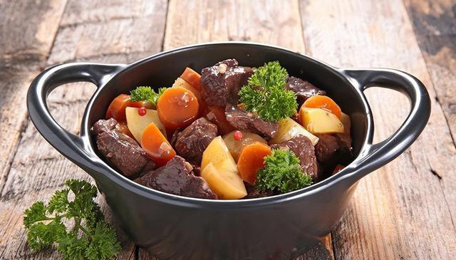 炖牛肉时，加入这3样东西，半个小时就炖熟，软烂入味更可口