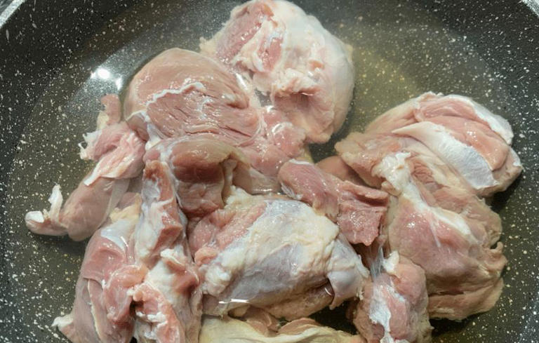 炖羊肉，切记放“1白2黄”，羊肉鲜嫩软烂，汤浓味道鲜，没膻味
