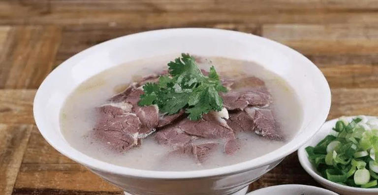 炖羊肉，切记放“1白2黄”，羊肉鲜嫩软烂，汤浓味道鲜，没膻味