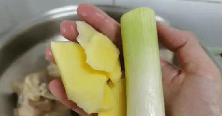 炖羊肉，切记放“1白2黄”，羊肉鲜嫩软烂，汤浓味道鲜，没膻味