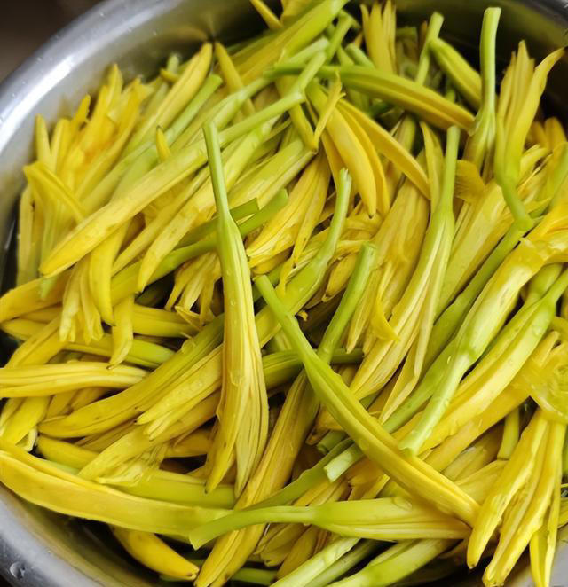 这4种蔬菜不焯水不能吃，家中有的，要么焯水要么扔！
