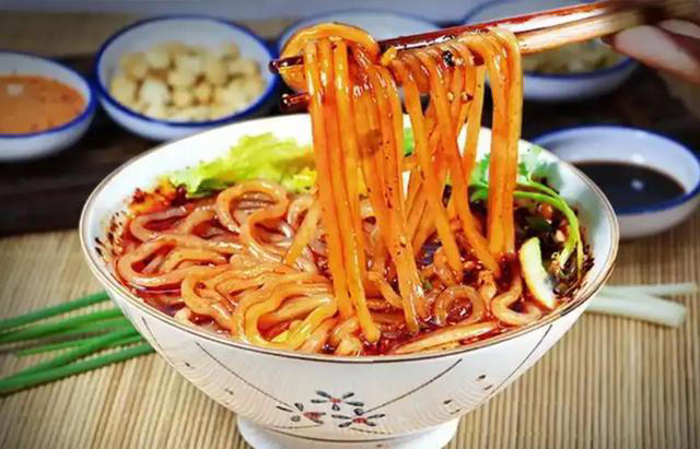 泡粉条，用冷水好还是热水好？教你一招，10分钟泡发，咋做都好吃