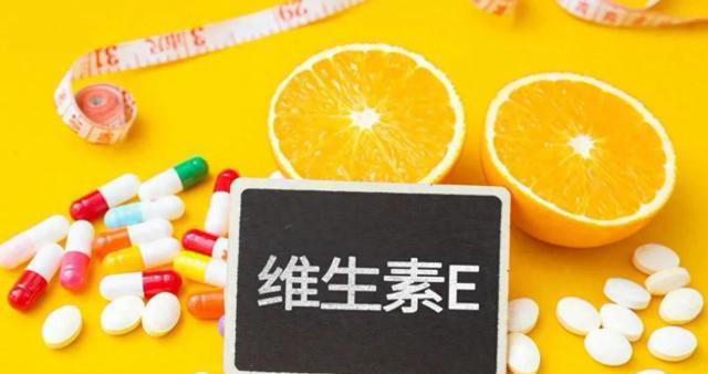医生提醒：长期吃降压药的人，一定要记得，多补充这4种维生素！